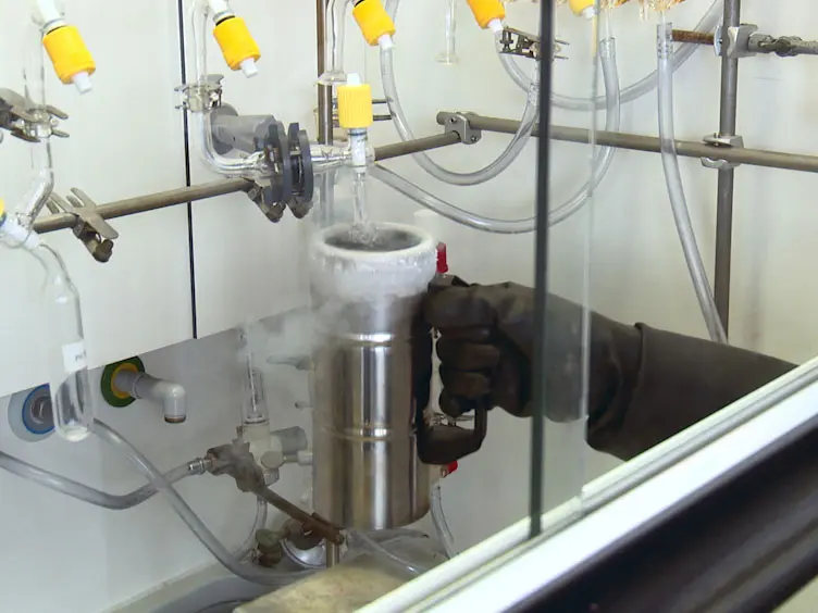 Analysis of Volatile and Oxidation Sensitive Compounds Using a Cold Inlet System and Electron Impact Mass Spectrometry