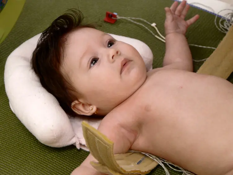 Quantifying Learning in Young Infants: Tracking Leg Actions During a Discovery-learning Task