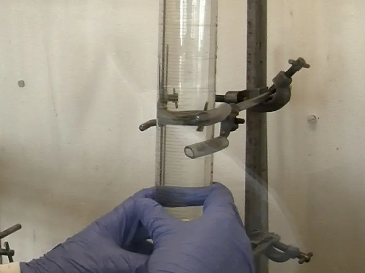 A Simple, Low-cost, and Robust System to Measure the Volume of Hydrogen Evolved by Chemical Reactions with Aqueous Solutions