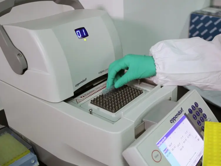 Engineering Artificial Factors to Specifically Manipulate Alternative Splicing in Human Cells