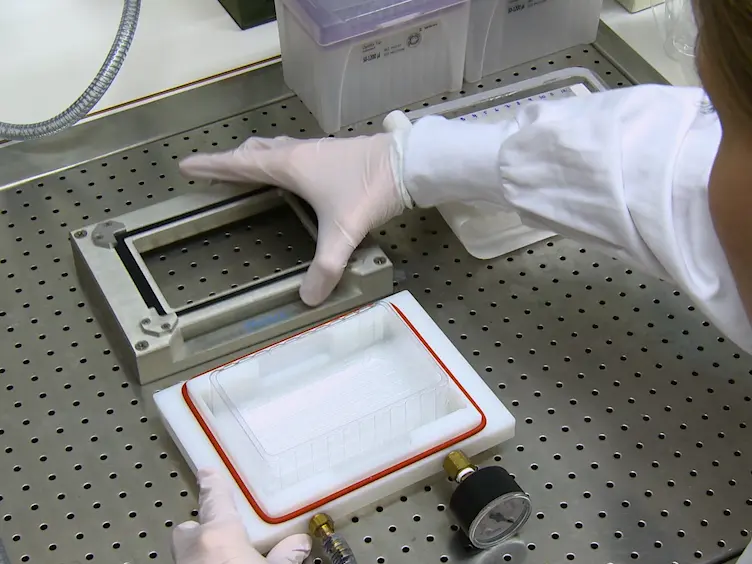 Absolute Quantification of Aβ<sub>1-42</sub> in CSF Using a Mass Spectrometric Reference Measurement Procedure