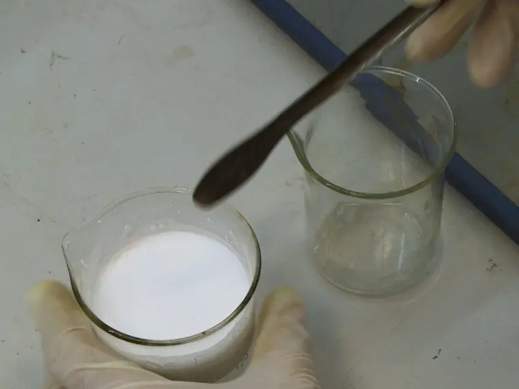 TiO<sub>2</sub>-coated Hollow Glass Microspheres with Superhydrophobic and High IR-reflective Properties Synthesized by a Soft-chemistry Method