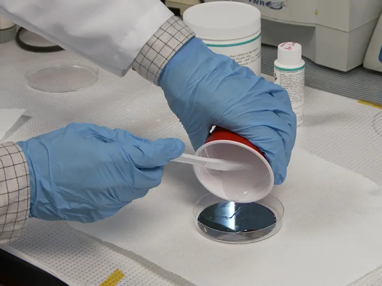 An All-on-chip Method for Rapid Neutrophil Chemotaxis Analysis Directly from a Drop of Blood