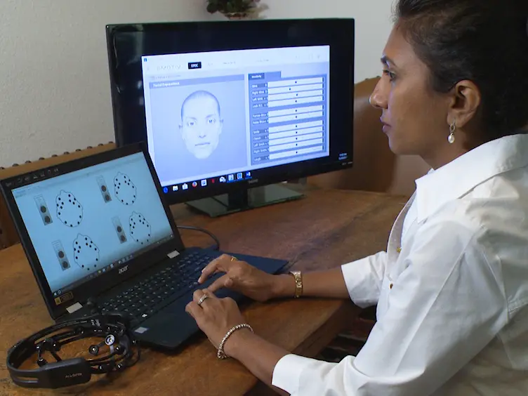 A Community-based Stress Management Program: Using Wearable Devices to Assess Whole Body Physiological Responses in Non-laboratory Settings