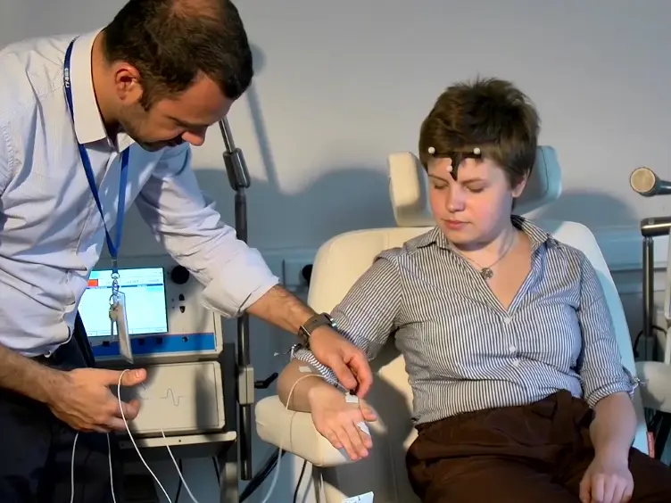 Effects of Transcranial Alternating Current Stimulation on the Primary Motor Cortex by Online Combined Approach with Transcranial Magnetic Stimulation
