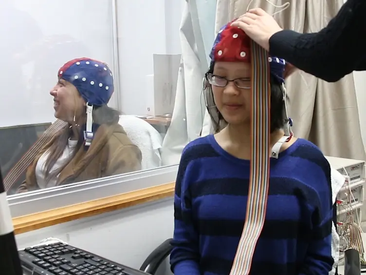 How to Find Effects of Stimulus Processing on Event Related Brain Potentials of Close Others when Hyperscanning Partners