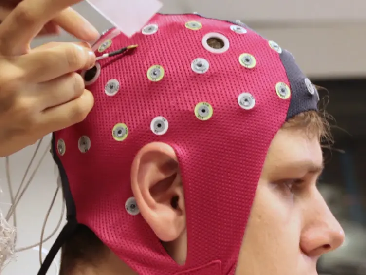 Recording Brain Electromagnetic Activity During the Administration of the Gaseous Anesthetic Agents Xenon and Nitrous Oxide in Healthy Volunteers