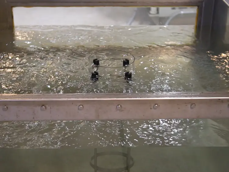 Experimental Procedure for Laboratory Studies of <em>In Situ</em> Burning : Flammability and Burning Efficiency of Crude Oil