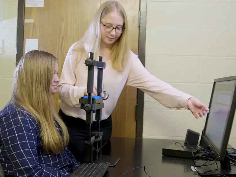 Using Rapid Serial Visual Presentation to Measure Set-Specific Capture, a Consequence of Distraction While Multitasking