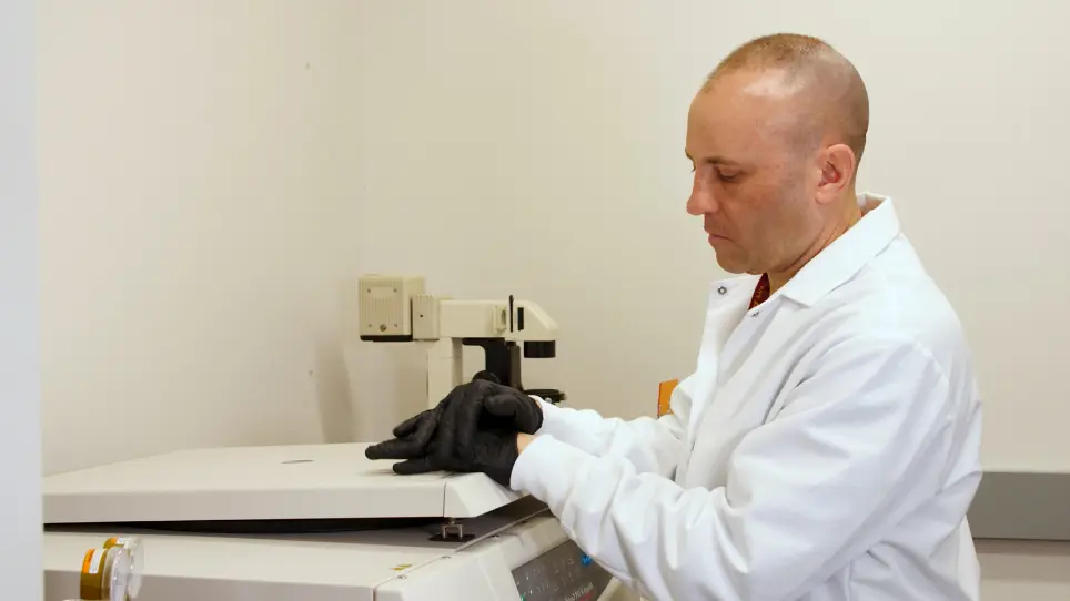 SA-β-Galactosidase-Based Screening Assay for the Identification of Senotherapeutic Drugs