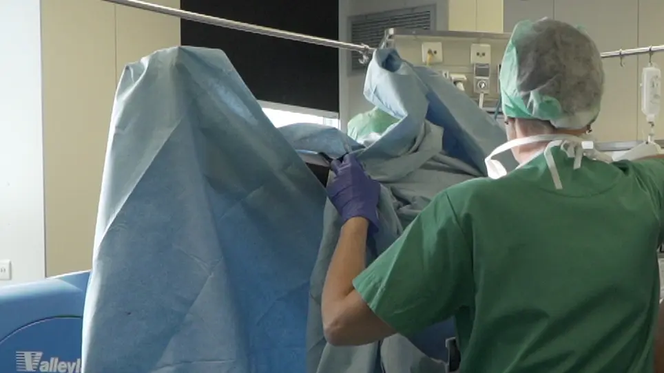 Vessel-sparing Excision and Primary Anastomosis