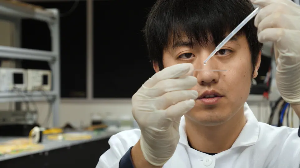 A Silicon-tipped Fiber-optic Sensing Platform with High Resolution and Fast Response