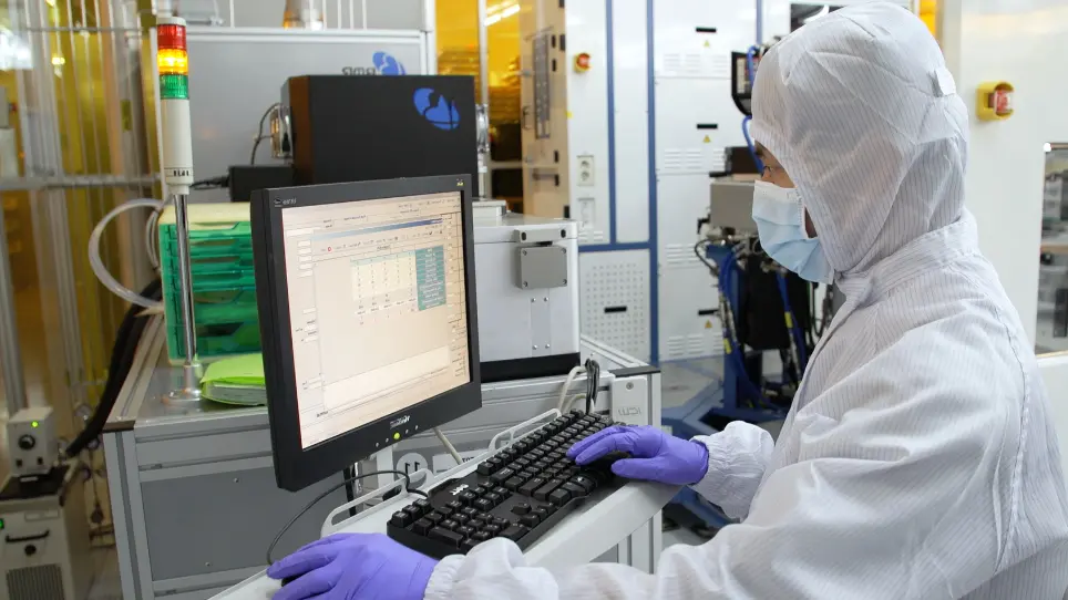 Demonstration of Equal-Intensity Beam Generation by Dielectric Metasurfaces