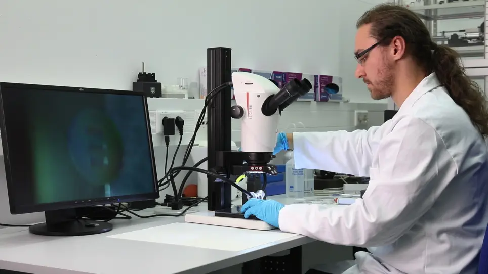 Preparation of Graphene-Supported Microwell Liquid Cells for <em>In Situ</em> Transmission Electron Microscopy