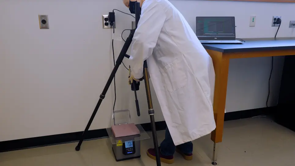 Using a Thermal Camera to Measure Heat Loss Through Bird Feather Coats