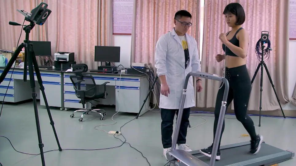 Comparative Analysis of Lower Limb Kinematics between the Initial and Terminal  Phase  of 5km Treadmill Running