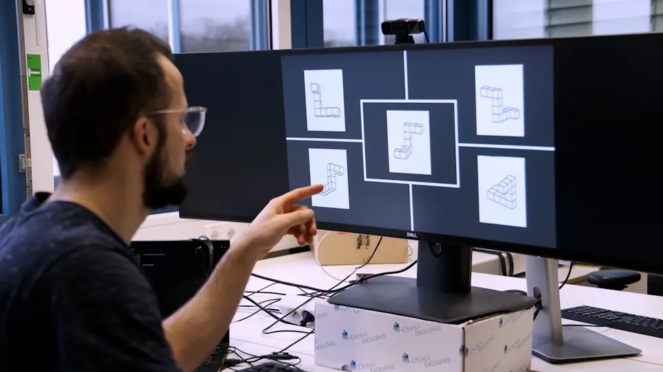 Evaluating Usability Aspects of a Mixed Reality Solution for Immersive Analytics in Industry 4.0 Scenarios