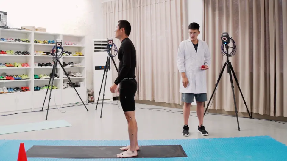 Lower-Limb Biomechanical Characteristics Associated with Unplanned Gait Termination Under Different Walking Speeds