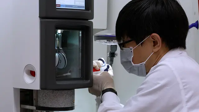 Preparation of High-Temperature Sample Grids for Cryo-EM