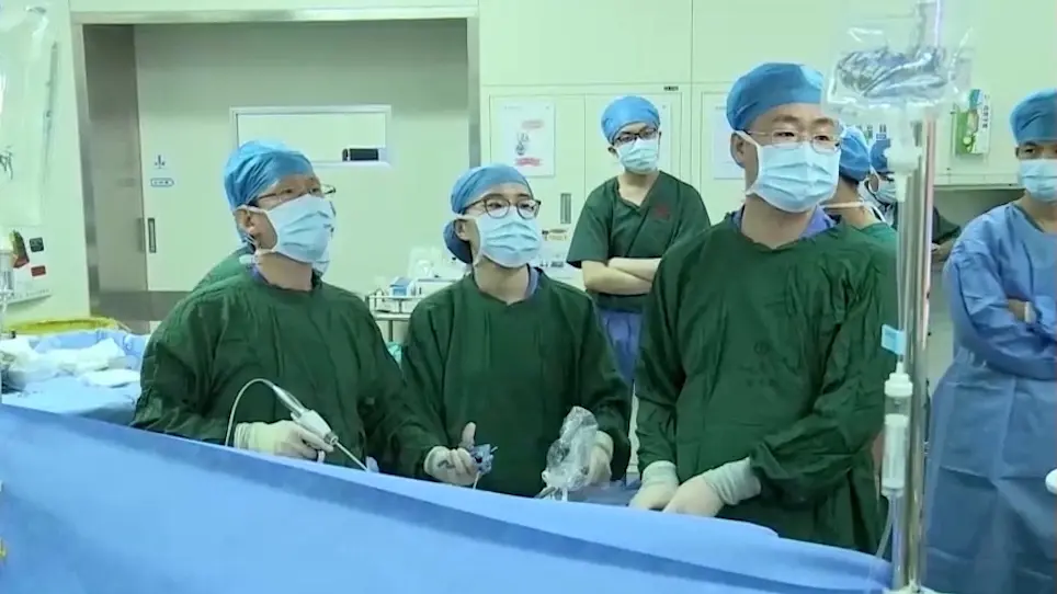 Laparoscopy-endoscopy Cooperative Surgery for the Treatment of Gastric Gastrointestinal Stromal Tumors
