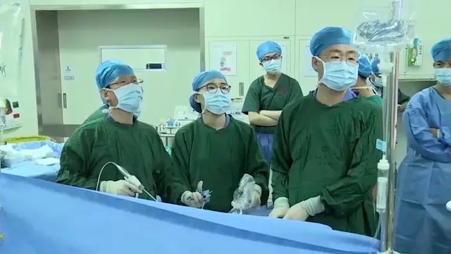 Laparoscopy-endoscopy Cooperative Surgery for the Treatment of Gastric Gastrointestinal Stromal Tumors