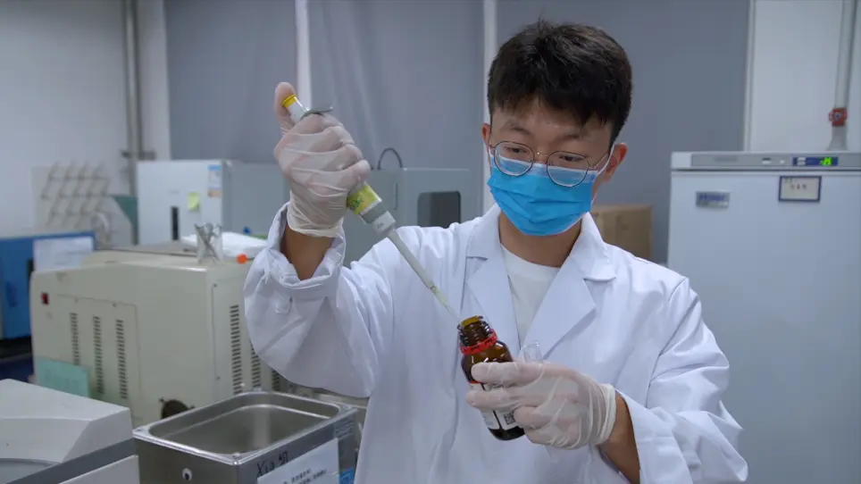 Cellular Affinity of Particle-Stabilized Emulsion to Boost Antigen Internalization