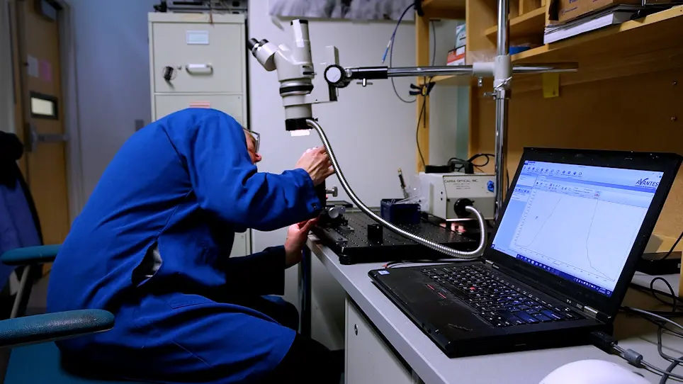 An Intra-Tissue Radiometry Microprobe for Measuring Radiance <em>In Situ</em> in Living Tissue