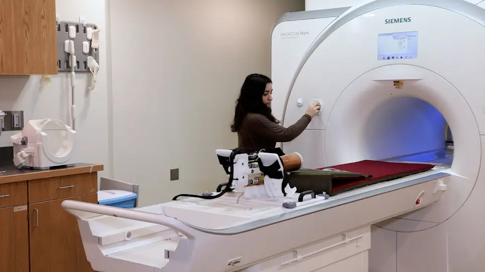 Use of a Foot-Induced Digitally Controlled Resistance Device for Functional Magnetic Resonance Imaging Evaluation in Patients with Foot Paresis