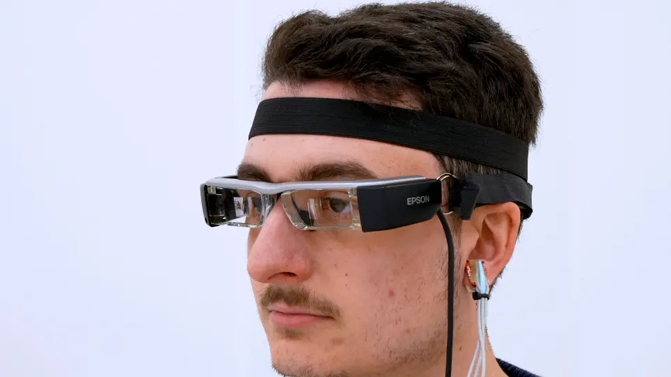 A Single-Channel and Non-Invasive Wearable Brain-Computer Interface for Industry and Healthcare