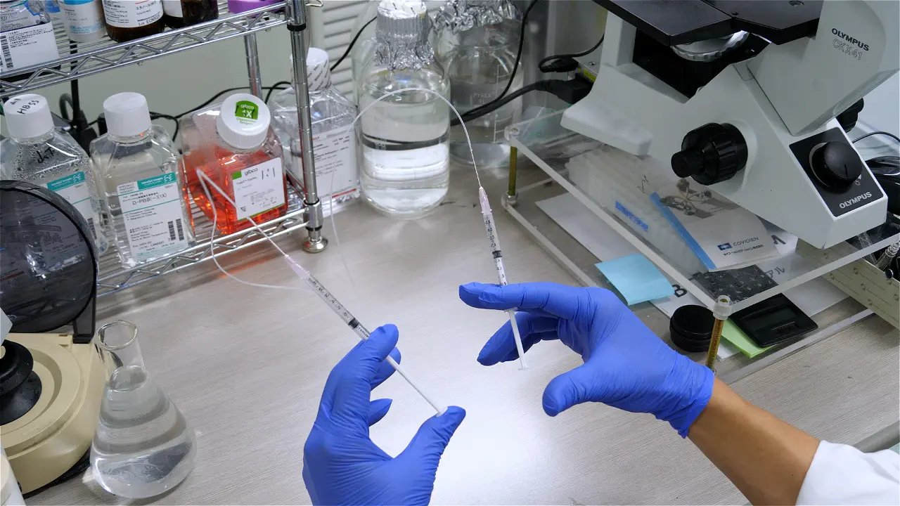 A Novel Cell Injection Method with Minimum Invasion