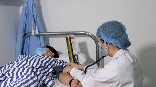 A Preliminary Study on Warm Acupuncture and Moxibustion for Treating Chronic Obstructive Pulmonary Disease with Abdominal Distension