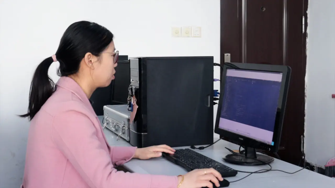 End-To-End Deep Neural Network for Salient Object Detection in Complex Environments