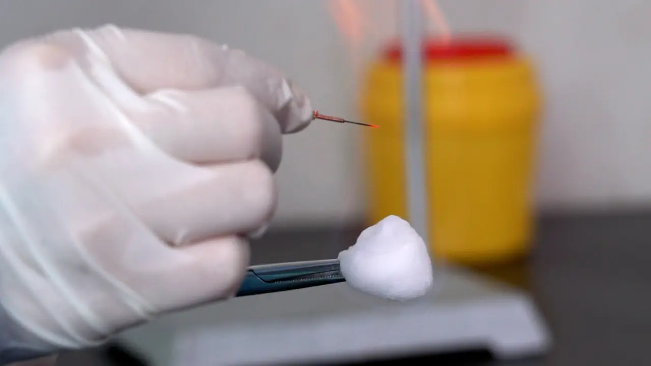 Operation Procedure and Precautions of Lingnan Fire-Needle Therapy in Osteoporosis Model Rats