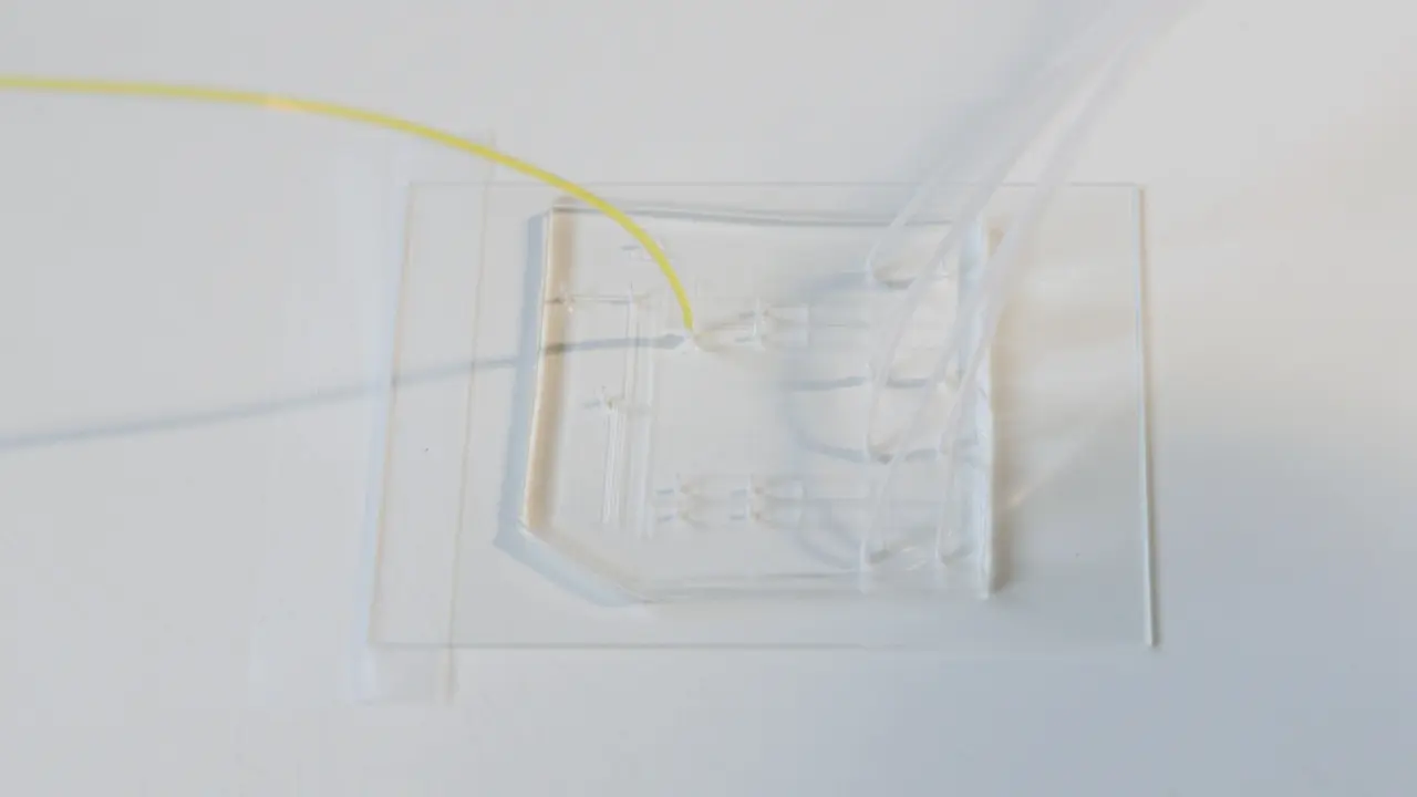 Bilayer Microfluidic Device for Combinatorial Plug Production