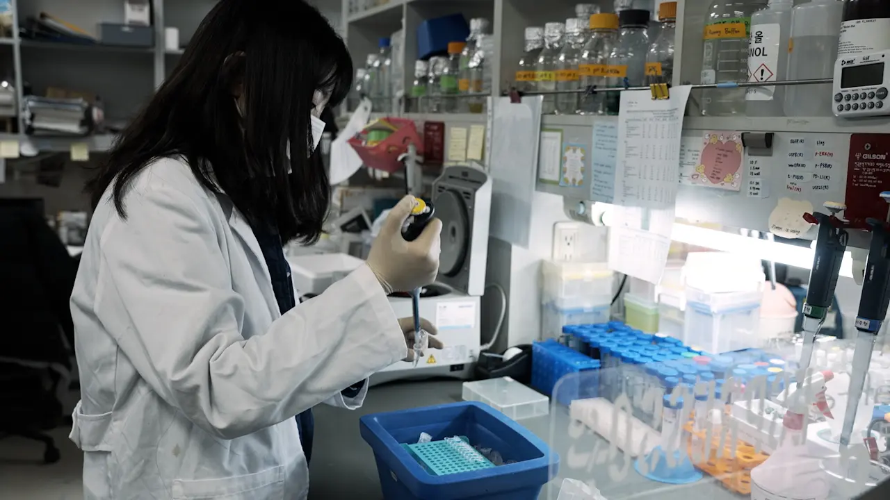 Optimizing Sample Preparation for Cryogenic Electron Microscopy