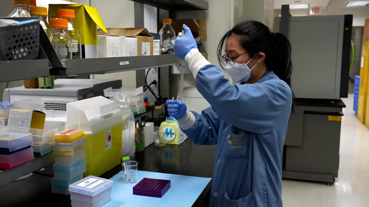 Fabricating and Labeling Microbubbles with Fluorescent and Radioactive Tracers