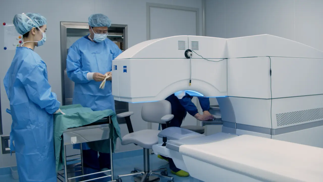 Ye's Swing Technique for Small-incision Lenticule Extraction Surgery