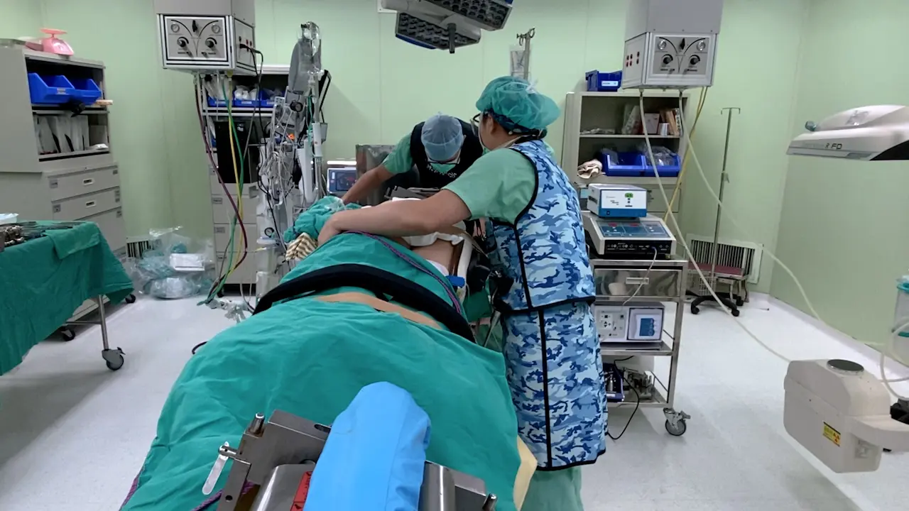 Prone Lateral Minimally Invasive Retropleural Corpectomy Using a Rotatable Radiolucent Jackson Table