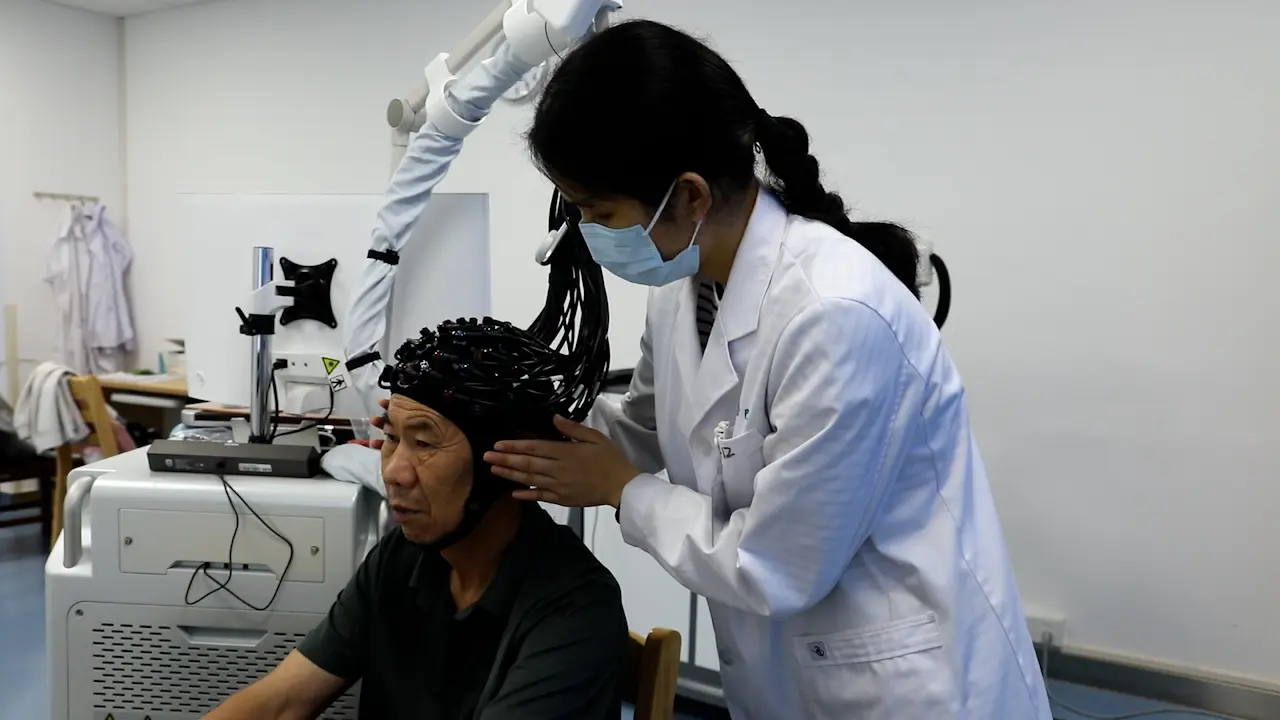 Soft Pneumatic Robot Modulates Graph Theory Metrics of Brain Network for Hand Rehabilitation After Stroke