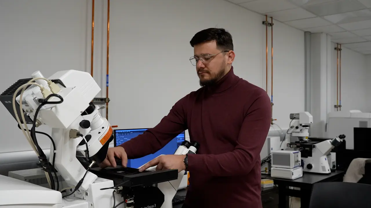 High-plex Imaging using Spectral Confocal Microscopy to Minimize Non-specific Tissue Fluorescence