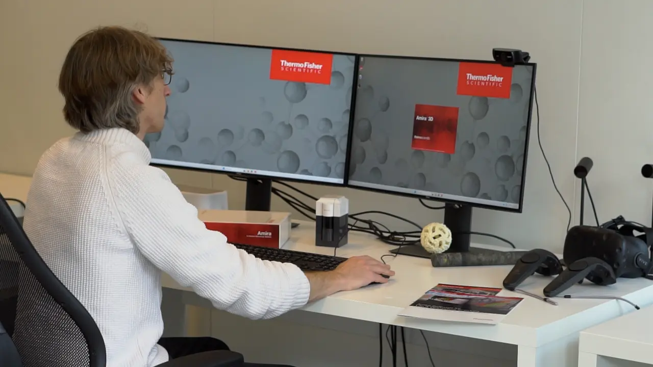 Automated Joint Space Detection Improves Bone Segmentation Accuracy