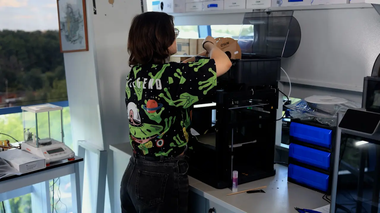 Medium-Throughput Column DNA Extraction Using 24-Well Racks