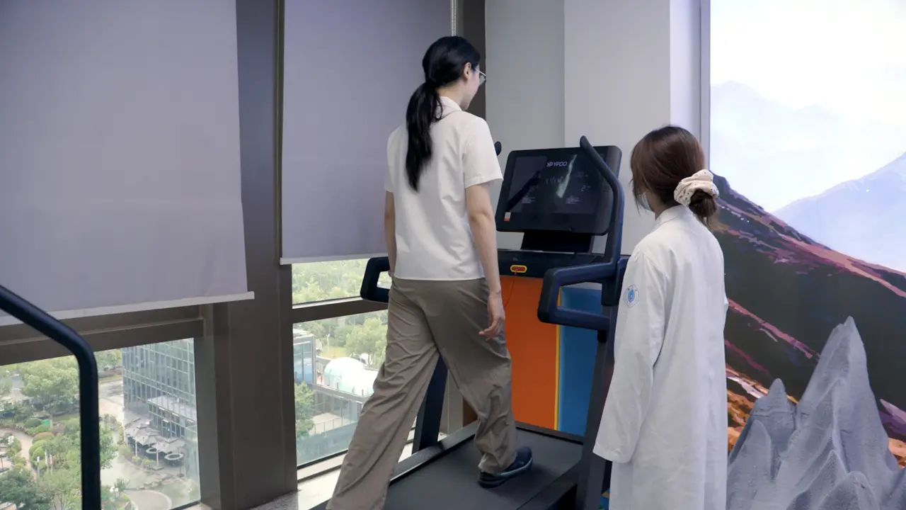 Soft Hip Exoskeleton Reduces Physiological Cost and Perceived Exertion In Older Adults During Uphill Walking