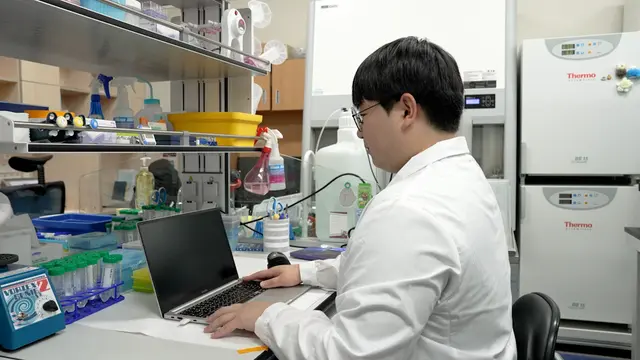 A Computational Pipeline for Intergenic/Intragenic Enhancer RNA Quantification in Mouse Embryonic Stem Cells