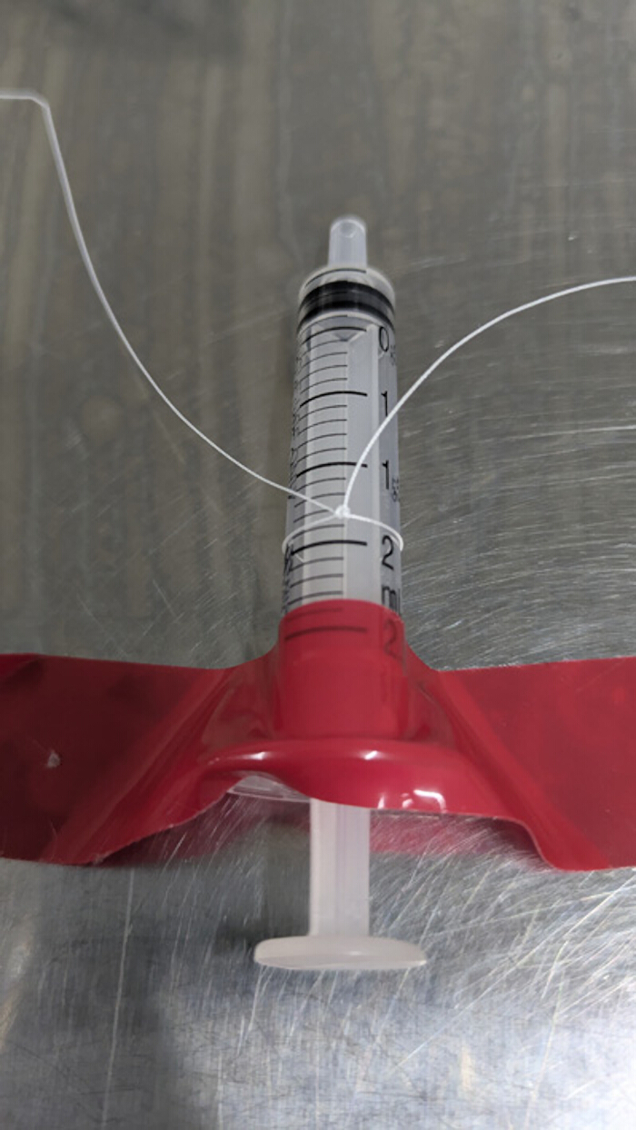 figure-protocol-1 Syringe setup illustrating static equilibrium, experimental setup, physics education concept.